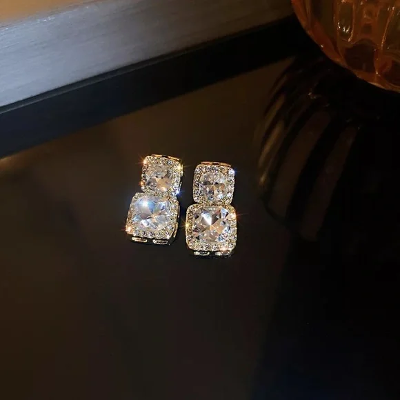 New gorgeous 18k gold plated diamond earrings - Picture 4 of 4